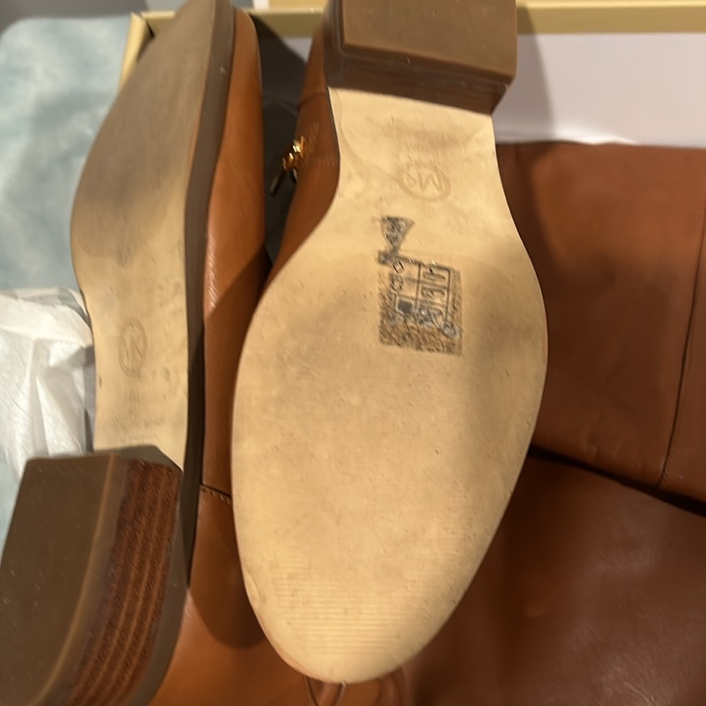 MK used tan boots size 10 - Picture 2 of 3